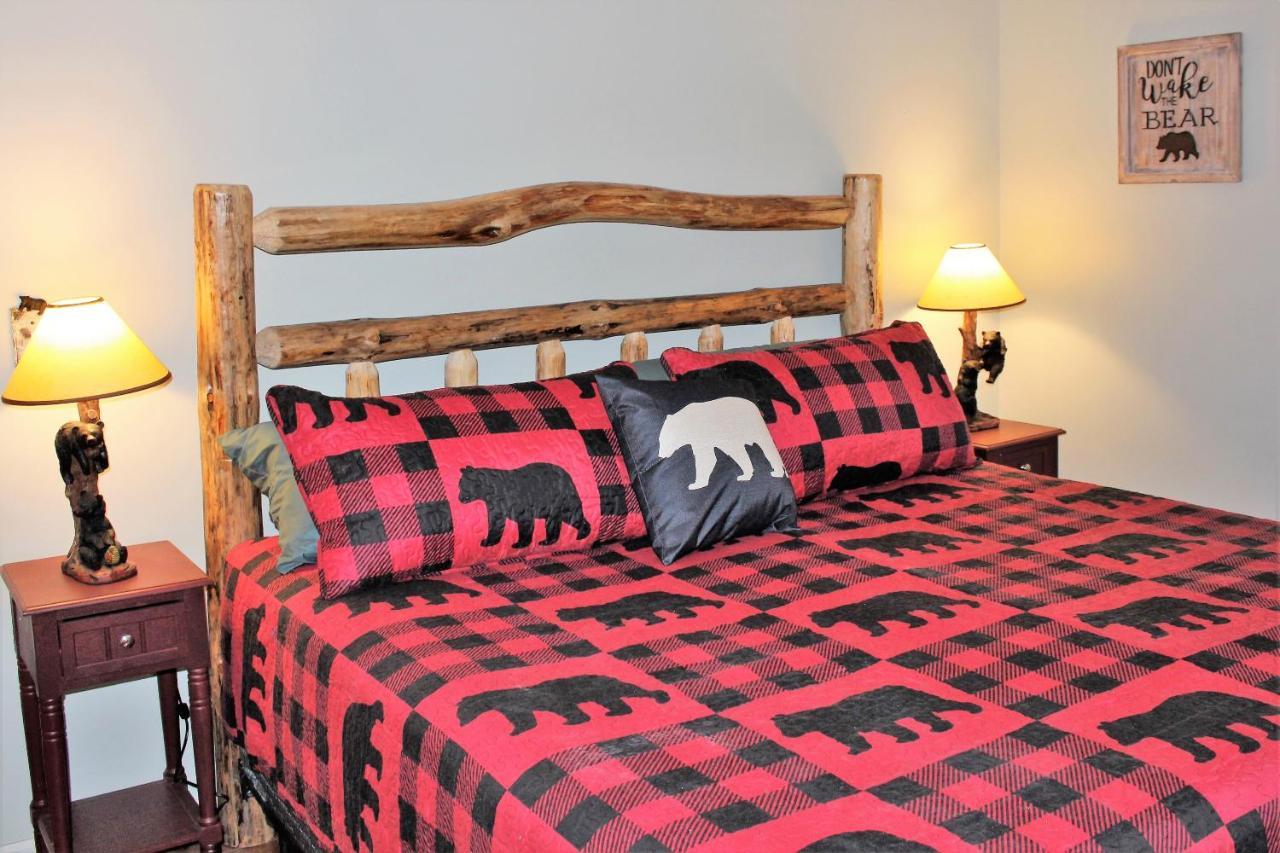 Spacious Downtown Condo Walking Distance To Downtown Gatlinburg Sleeps 6 Guests Exterior photo