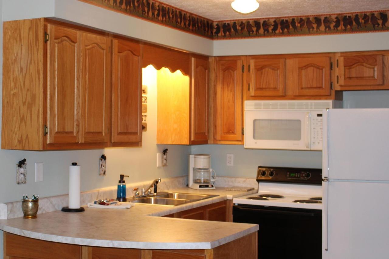 Spacious Downtown Condo Walking Distance To Downtown Gatlinburg Sleeps 6 Guests Exterior photo