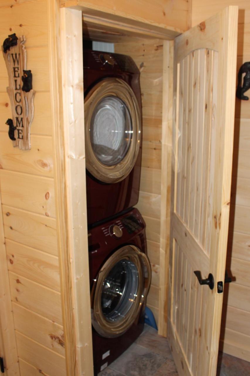 Spacious Downtown Condo Walking Distance To Downtown Gatlinburg Sleeps 6 Guests Exterior photo