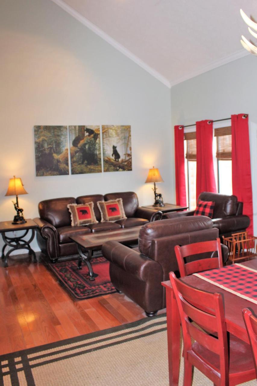 Spacious Downtown Condo Walking Distance To Downtown Gatlinburg Sleeps 6 Guests Exterior photo
