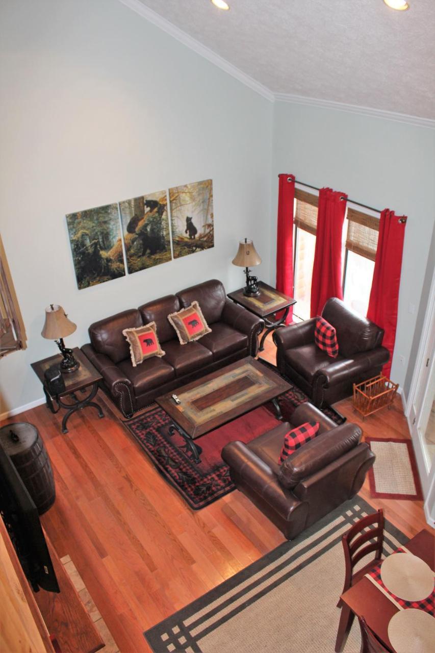 Spacious Downtown Condo Walking Distance To Downtown Gatlinburg Sleeps 6 Guests Exterior photo