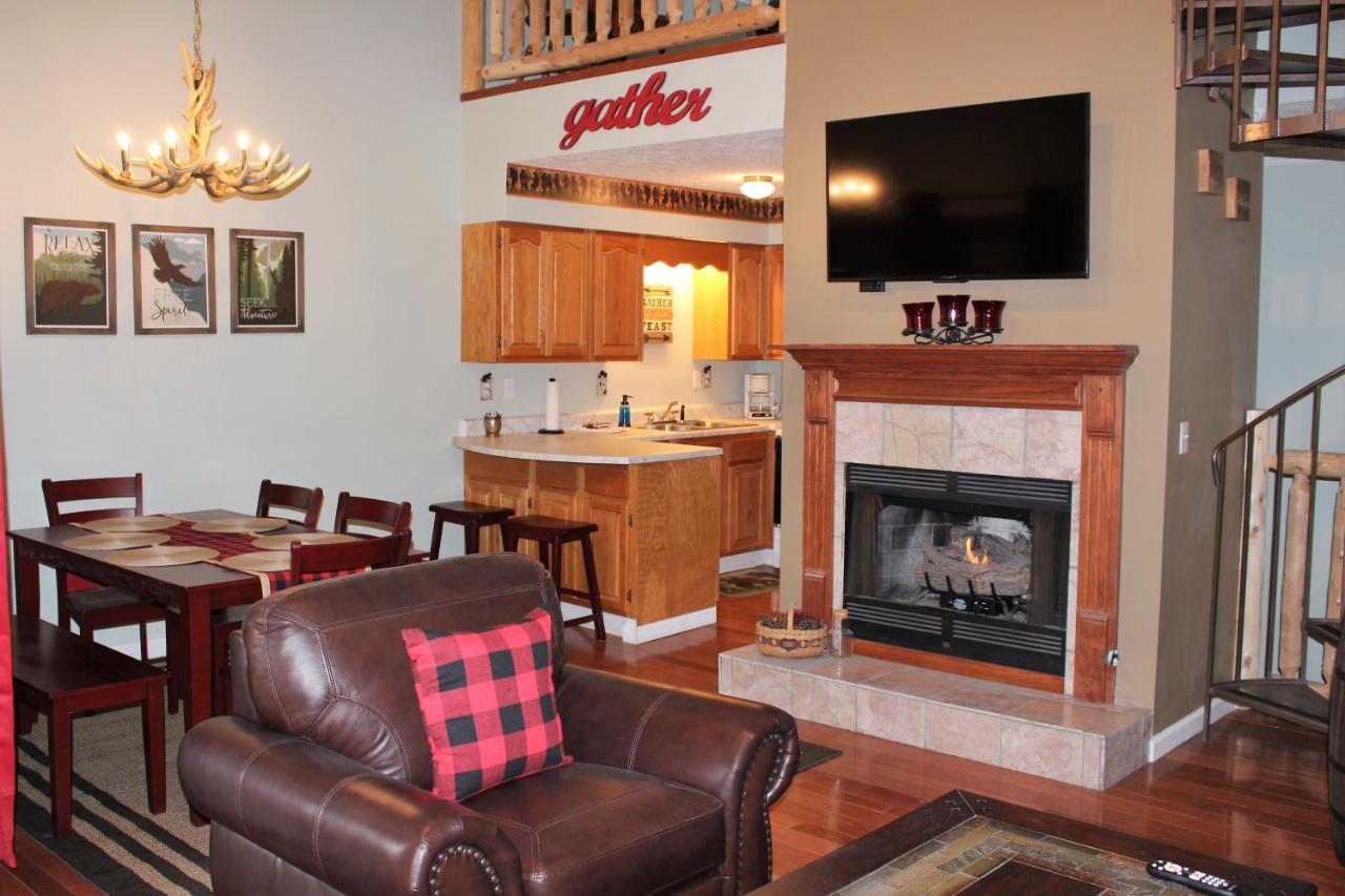 Spacious Downtown Condo Walking Distance To Downtown Gatlinburg Sleeps 6 Guests Exterior photo